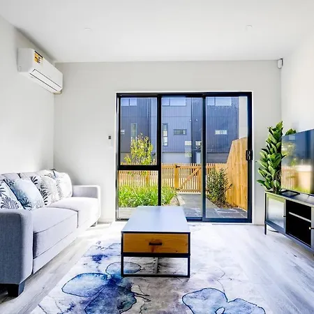 Cosy 3 Bedroom Townhouse In East Auckland